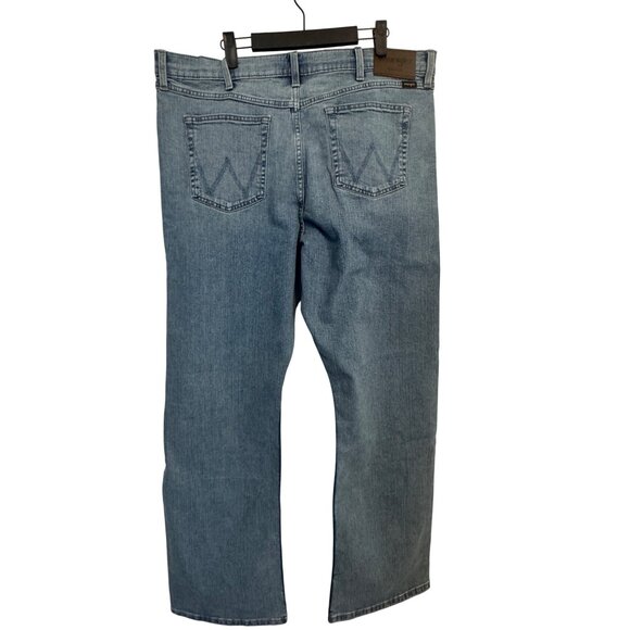 Wrangler NWT 36 x 32 Mens Relaxed Boot Jeans Medium Denim - Picture 8 of 15